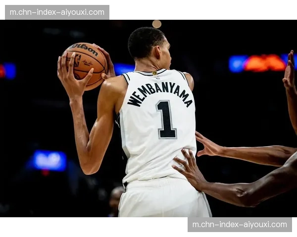 文班亚马在场时马刺防守效率100.0 下场后升至111.1